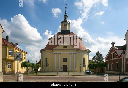 Oranienbaum Ldkr Lutherstadt Wittenberg Bildnr 2027 Stadtkirche erb als Zentralbau 1707-12 auf elliptischem Grundriß Ansicht von Norden Stockfoto