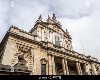 Außenansicht des Brompton Oratory, einer römisch-katholischen Kirche in Kensington, London, Großbritannien Stockfoto