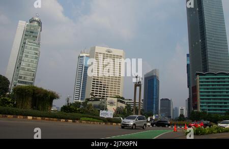 South Jakarta, DKI Jakarta, Indonesien. 10.. Mai 2022. Die heißen Wetterbedingungen in Jabodetabek sind extrem, erreichen Temperaturen von 36 Grad und werden von nächtlichen Regenfällen begleitet, da Indonesien einen Übergang von der Witterung zur Trockenzeit erlebt. Auch in mehreren anderen Gebieten Indonesiens treten Wetterverhältnisse auf. (Bild: © Denny Pohan/ZUMA Press Wire) Stockfoto