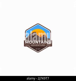 Abzeichen Mountain Logo Design, Mountain Illustration, Outdoor Adventure. Drucken Sie Vektorgrafiken für T-Shirts und andere Zwecke. Stock Vektor