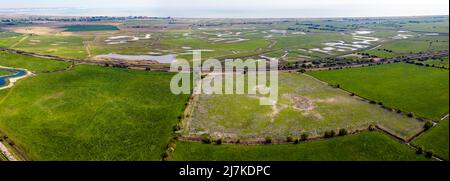 Panorama-Luftaufnahme mit Blick über das Lydden Valley zu den Small Downs, Stockfoto