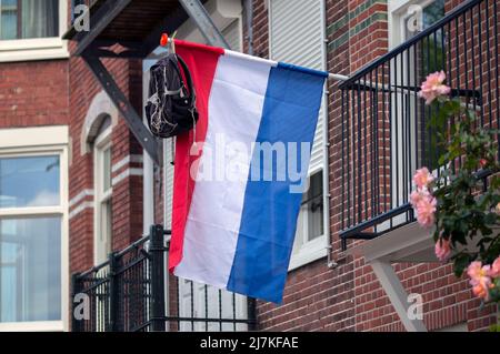 Schultasche hängend auf Einer Flagge in Amsterdam Niederlande 13-6-2021 Stockfoto