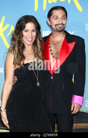 9. Mai 2022, Los Angeles, CA, USA: LOS ANGELES - 9. MAI: Ana Ortiz, Mark Indelicato bei der ''Hacks''-Saison 2 Premiere bei der Directors Guild of America am 9. Mai 2022 in Los Angeles, CA (Bildquelle: © Kay Blake/ZUMA Press Wire) Stockfoto