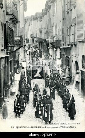 Villefranche-de-Rouergue, Prozession der Pénitents Noirs Abteilung: 12 - Aveyron Region: Oskitanie (ehemals Midi-Pyrénées) Vintage-Postkarte, Ende 19. - Anfang 20. Jahrhundert Stockfoto