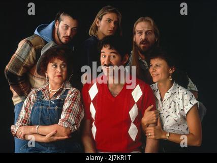 I Love You to Death Jahr : 1990 USA Regie : Lawrence Kasdan Keanu Reeves, River Phoenix, William Hurt, Joan Plowright, Kevin Kline, Tracey Ullman Stockfoto