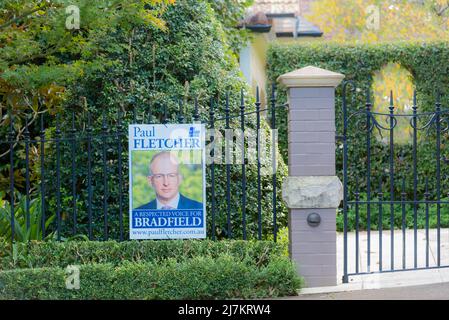 Ein Wahlplakat, das an den Frontzaun eines Hauses in Kuring-Gai an Sydneys Nordufer für den Kandidaten der Liberalen Partei und das derzeit amtierende Mitglied, Paul Fletcher, bei den australischen Bundestagswahlen 2022, geheftet wurde. Herr Fletcher ist seit Dezember 2020 Minister für Kommunikation, städtische Infrastruktur, Städte und Kunst innerhalb der Koalitionsregierung von Morrison. Stockfoto