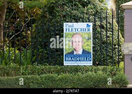 Ein Wahlplakat, das an den Frontzaun eines Hauses in Kuring-Gai an Sydneys Nordufer für den Kandidaten der Liberalen Partei und das derzeit amtierende Mitglied, Paul Fletcher, bei den australischen Bundestagswahlen 2022, geheftet wurde. Herr Fletcher ist seit Dezember 2020 Minister für Kommunikation, städtische Infrastruktur, Städte und Kunst innerhalb der Koalitionsregierung von Morrison. Stockfoto