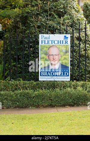 Ein Wahlplakat, das an den Frontzaun eines Hauses in Kuring-Gai an Sydneys Nordufer für den Kandidaten der Liberalen Partei und das derzeit amtierende Mitglied, Paul Fletcher, bei den australischen Bundestagswahlen 2022, geheftet wurde. Herr Fletcher ist seit Dezember 2020 Minister für Kommunikation, städtische Infrastruktur, Städte und Kunst innerhalb der Koalitionsregierung von Morrison. Stockfoto