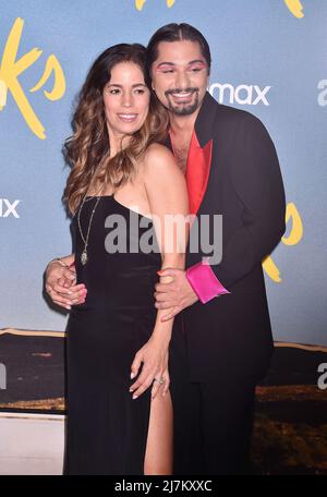 Los Angeles, Ca. 09.. Mai 2022. (L-R) Ana Ortiz und Mark Indelicato besuchen am 09. Mai 2022 in Los Angeles, Kalifornien, die Premiere von HBO Max's 'Hacks' im DGA Theatre Complex in der Saison 2. Kredit: Jeffrey Mayer/Jtm Fotos/Media Punch/Alamy Live News Stockfoto