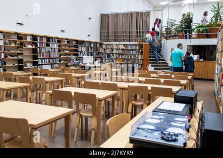 WYBORG, RUSSLAND - 28. April 2022: Bibliothek nach Alvaar Aalto benannt. Lesesaal Stockfoto