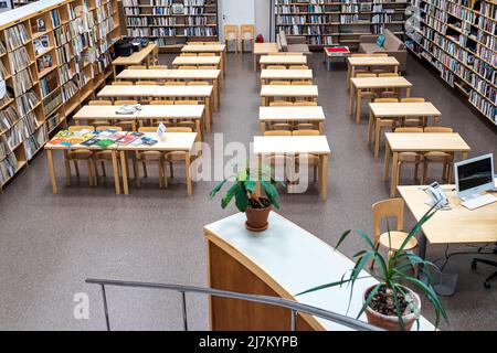 WYBORG, RUSSLAND - 28. April 2022: Bibliothek nach Alvaar Aalto benannt. Lesesaal Stockfoto