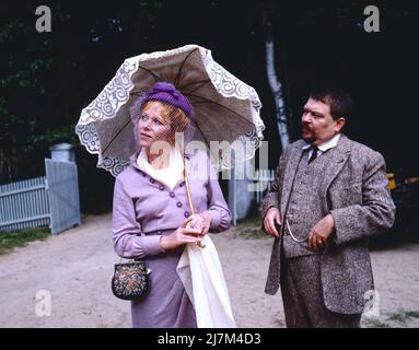 Buckel, ZDF Fernsehspiel, Deutschland, 1978, Regie: Thomas Fantl, Szene: Angelika Bender, Fritz Nydegger. Buckel, Fernsehstück, Deutschland, 1978, Regie: Thomas Fantl, Szene: Angelika Bender, Fritz Nydegger Stockfoto