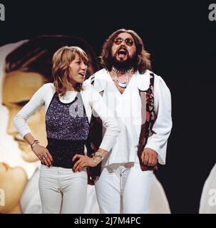 Mouth and MacNeal, Willem Duyn und Maggie MacNeal, Pop Gesangsduo aus den Niederlanden, Auftritt in Deutschland, 1972. Mouth & MacNeal, Willem Duyn und Maggie MacNeal, Pop-Vokalduo aus den Niederlanden, TV-Auftritt in Deutschland, 1972. Stockfoto