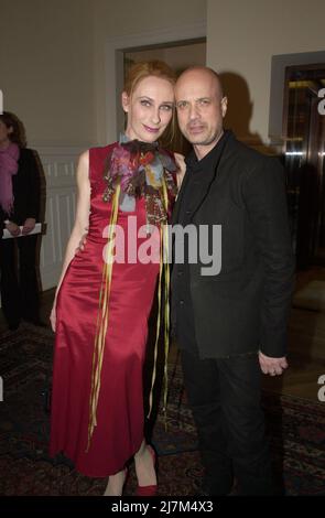 Schauspielerpaar Andrea Sawatzki und Christian Berkel bei der Verleihung des Preis 'Paar des Jahres' in Hamburg, Deutschland 2004. Stockfoto