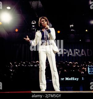 ZDF Hitparade, Musiksendung, Deutschland, 1971, Auftritt des Sängers Peter Maffay. Hitparade, ZDF-Musikprogramm, Deutschland, 1971, Sänger Peter Maffay. Stockfoto