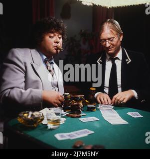 Das kann ja heiter werden, ZDF Fernsehserie, Deutschland, 1983, Folge: Tante Brunhildes Millionen, Szene: Klaus Dahlen, Peer Augustinski. Das kann ja heiter werden, TV-Comedy-Serie, Deutschland, 1983, Folge: Tante Brunhildes Millionen, Szene: Klaus Dahlen, Peer Augustinski Stockfoto