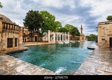 Balikligol (der Fischsee auf Englisch) in Sanliurfa, Türkei. Der historische Pool von Abraham oder der Pool des Heiligen Fischs in der Stadt Urfa, Türkei Stockfoto