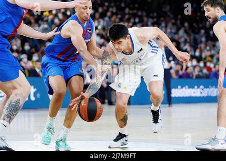 BARCELONA - APR 10: Gabriel Deck in Aktion während des ACB League-Spiels zwischen dem FC Barcelona und Real Madrid am 10,2022. April im Palau Blaugrana in Bar Stockfoto