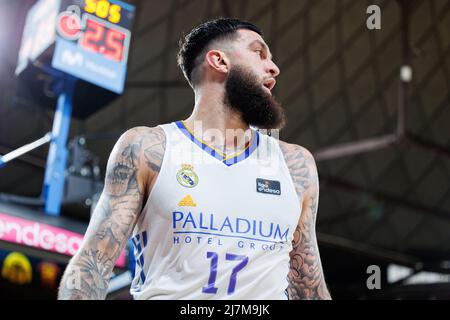 BARCELONA - APR 10: Vincent Poirier in Aktion während des ACB League-Spiels zwischen dem FC Barcelona und Real Madrid am 10,2022. April im Palau Blaugrana Stockfoto