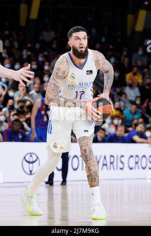 BARCELONA - APR 10: Vincent Poirier in Aktion während des ACB League-Spiels zwischen dem FC Barcelona und Real Madrid am 10,2022. April im Palau Blaugrana Stockfoto