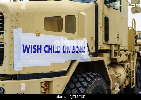 Manheim, PA, USA - 8. Mai 2022: Hunderte von Lkw sind bereit für den jährlichen Make-A-Wish Truck Conoy in Lancaster County. Das Ereignis, das ein c enthält Stockfoto