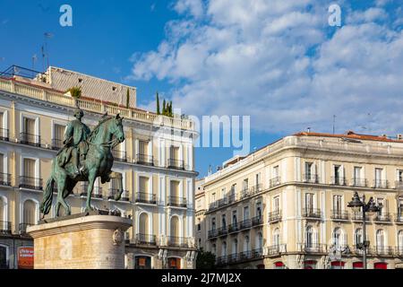 König Karl Reiterstatue von Carlos III an der Puerta del Sol in Madrid, Spanien Stockfoto