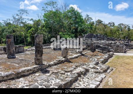 Gebäude der Central Plaza (El Palacio), archäologische Stätte San Gervasio Maya, Cozumel, Quintana Roo, Mexiko Stockfoto