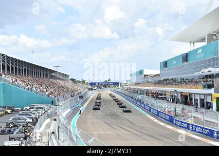 Miami, Vereinigte Staaten. 08.. Mai 2022. 05/08/2022, Miami International Autodrome, Miami, FORMEL 1 CRYPTO.COM MIAMI GRAND PRIX, im Bild der Start des Rennens. Kredit: dpa/Alamy Live Nachrichten Stockfoto