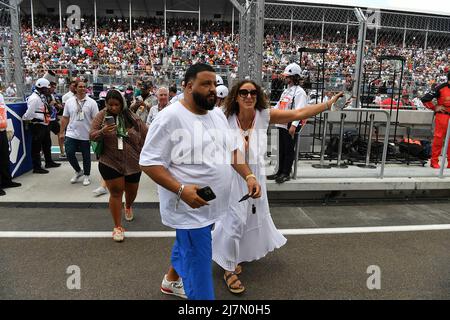 Miami, Vereinigte Staaten. 08.. Mai 2022. 05/08/2022, Miami International Autodrome, Miami, FORMEL 1 CRYPTO.COM MIAMI GRAND PRIX, im Bild DJ Khaled Credit: dpa/Alamy Live News Stockfoto