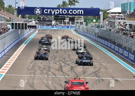 Miami, Vereinigte Staaten. 08.. Mai 2022. 05/08/2022, Miami International Autodrome, Miami, FORMEL 1 CRYPTO.COM MIAMI GRAND PRIX, im Bild Startaufstellung in Miami. Kredit: dpa/Alamy Live Nachrichten Stockfoto