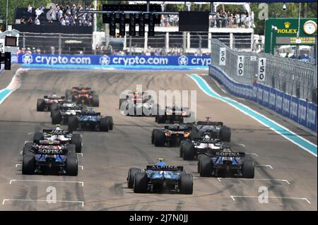 Miami, Vereinigte Staaten. 08.. Mai 2022. 05/08/2022, Miami International Autodrome, Miami, FORMEL 1 CRYPTO.COM MIAMI GRAND PRIX, im Bild der Start des Rennens Credit: dpa/Alamy Live News Stockfoto