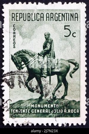 ARGENTINIEN - UM 1941: Eine in Argentinien gedruckte Briefmarke zeigt die Statue des Generals Alejo Julio Argentino Roca Paz, Präsident von Argentinien, 1898 - 1904, Stockfoto
