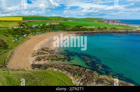 Luftaufnahme des Strandes von Coldingham Sands in Coldingham Bay, Berwickshire, Scottish Borders, Schottland Stockfoto
