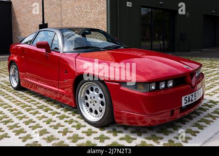 Alfa Romeo SZ (SAZ 9766) auf der April Scramble im Bicester Heritage Center am 23.. April 2022 ausgestellt Stockfoto