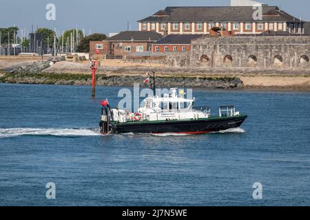 Admiralty Pilot Vessel SD Solent Racer überquert den Solent in Richtung Portsmouth Hafen. Stockfoto