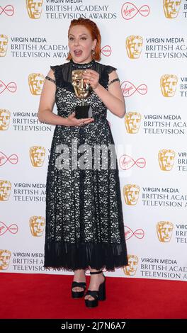 Sophie Wilran, Gewinnerin des Female Performance in A Comedy Program für „Alma's Not Normal“, posiert im Gewinnerzimmer des Virgin Media British Stockfoto