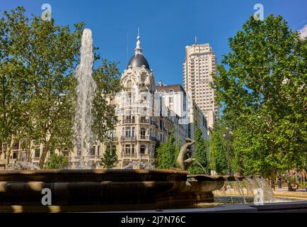 Brunnen der Muschel oder die Geburt des Wassers. Plaza de España. Madrid, Spanien. Stockfoto