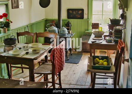 Traditionelle Küche in einer holländischen Bauernhütte aus dem 19.. Jahrhundert. Verhildersum, Leens, Provinz Groningen, Niederlande