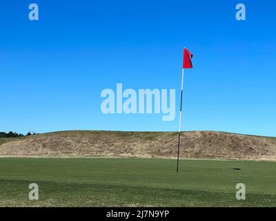 Blick auf das Golfloch und das Grün auf einem Golfplatz im Jack Hill State Park, Reidsville, Georgia, USA. Stockfoto