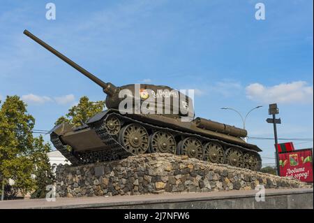 TIRASPOL, TRANSNISTRIEN – 16. OKTOBER 2015: T34 Panzerdenkmal zu Ehren des Sieges im Großen Vaterländischen Krieg in Tiraspol, der Hauptstadt des prorussischen Breakas Stockfoto