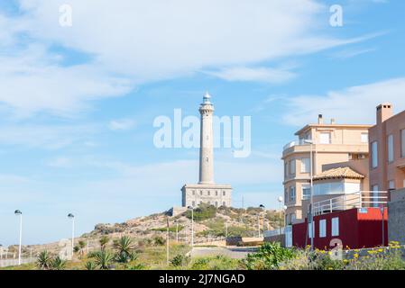 CABO DE PALOS, SPANIEN - 07. FEBRUAR 2019 der wichtigste Leuchtturm in der Region Murcia, erbaut 1864, liegt auf einer felsigen Landzunge in Cabo de P Stockfoto