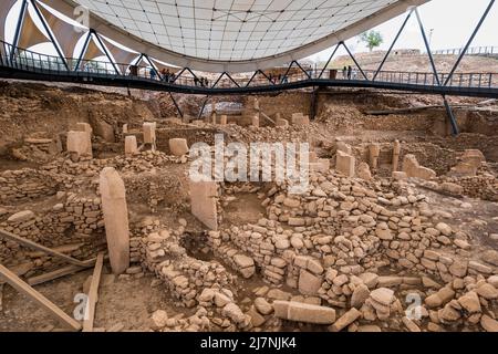 Gobeklitepe, Türkei - Mai 2022: Göbekli Tepe (Gobeklitepe), eine neolithische archäologische Stätte in der Nähe der Stadt Sanliurfa in der Türkei. Stockfoto