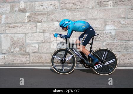 BUDAPEST, UNGARN - MAI 0- 7, 2022: Profi-Radfahrer Vincenzo Nibali ASTANA QAZAQSTAN TEAM Giro D'Italia Etappe 2 Zeitfahren - Radrennen auf Ma Stockfoto