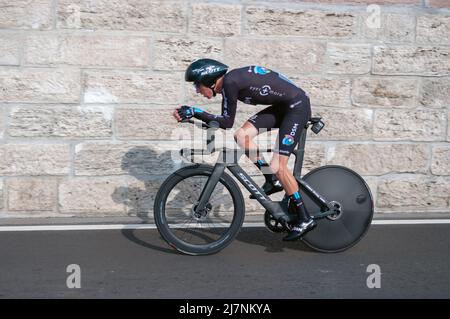 BUDAPEST, UNGARN - MAI 0- 7, 2022: Profi-Radfahrer Romain Bardet TEAM DSM Giro D'Italia Etappe 2 Zeitfahren - Radrennen am 07. Mai 2022 in B Stockfoto