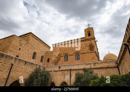 Mor Hananyo Kloster in Mardin Türkei. Auch als Deyrulzafaran Kloster bekannt, ist es ein wichtiges syrisch-orthodoxes Kloster. Stockfoto