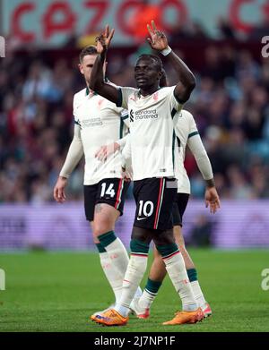 Das Liverpooler Sadio Mane feiert das zweite Tor seiner Spielesolge während des Spiels der Premier League in Villa Park, Birmingham. Bilddatum: Dienstag, 10. Mai 2022. Stockfoto