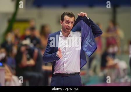 Conegliano, Italien, 10/05/2022, Cheftrainer Daniele Santarelli Gesten (Imoco Volley Conegliano) Stockfoto