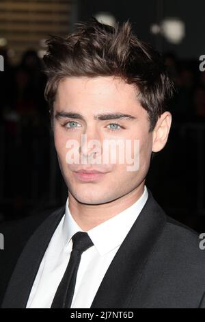 LOS ANGELES - JAN 27: Zac Efron bei der 'That peinlich Moment' LA Premiere im Regal 14 Theatres am 27. Januar 2014 in Los Angeles, CA Stockfoto