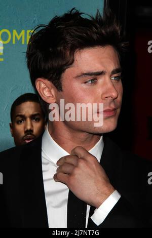 LOS ANGELES - JAN 27: Zac Efron bei der 'That peinlich Moment' LA Premiere im Regal 14 Theatres am 27. Januar 2014 in Los Angeles, CA Stockfoto