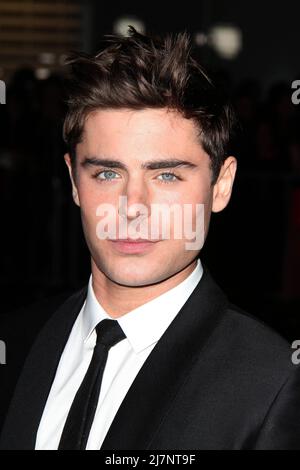 LOS ANGELES - JAN 27: Zac Efron bei der 'That peinlich Moment' LA Premiere im Regal 14 Theatres am 27. Januar 2014 in Los Angeles, CA Stockfoto